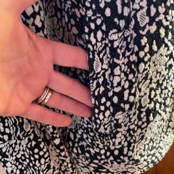 ISAAC MIZRAHI LIVE! Black and Cream Leopard Jacquard Knit Jacket – S - Picture 9 of 12